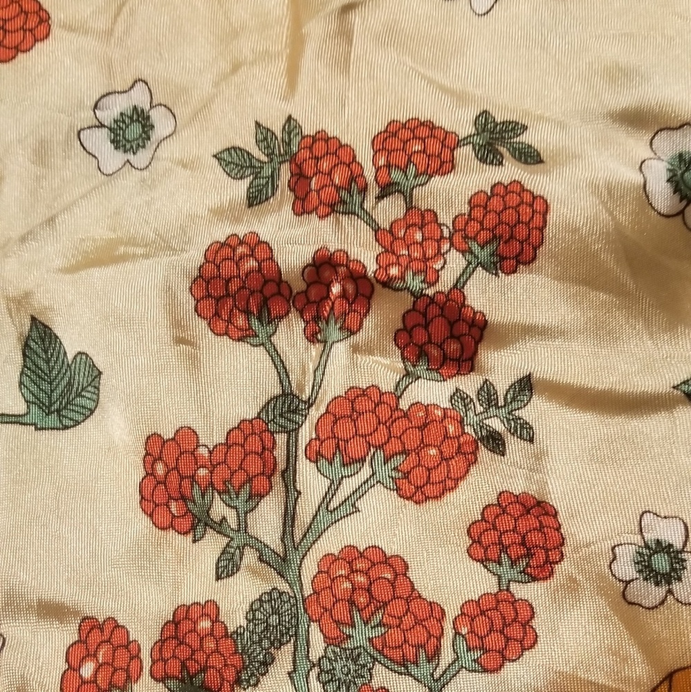 Red Raspberry vine Scarf/ Berry Berry& Mo Berries - Picture 2 of 2